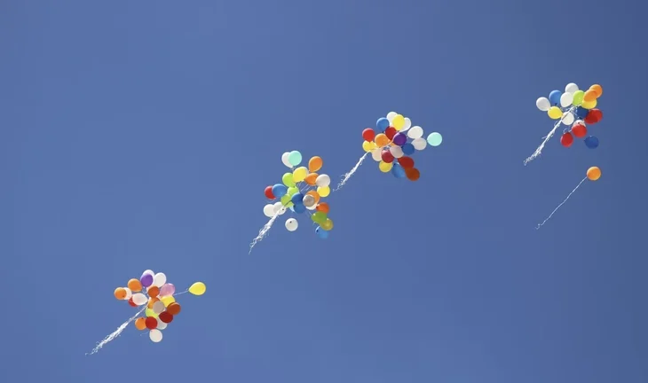 balloons floating 