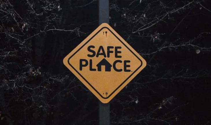 A sign that says safe place