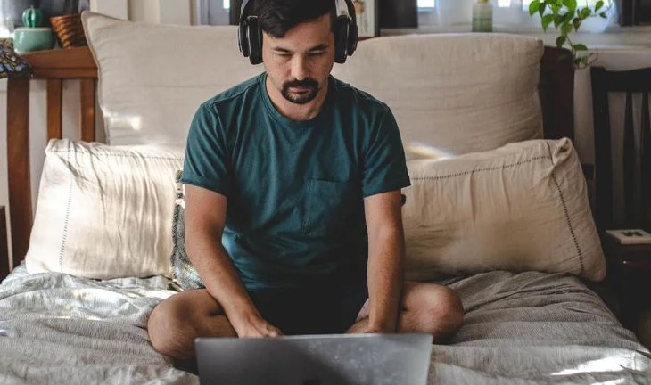 Morning Coffee: Big Four boss tells consultants to stop whining about hours. Hedge funds now hiring from Reddit instead of Harvard