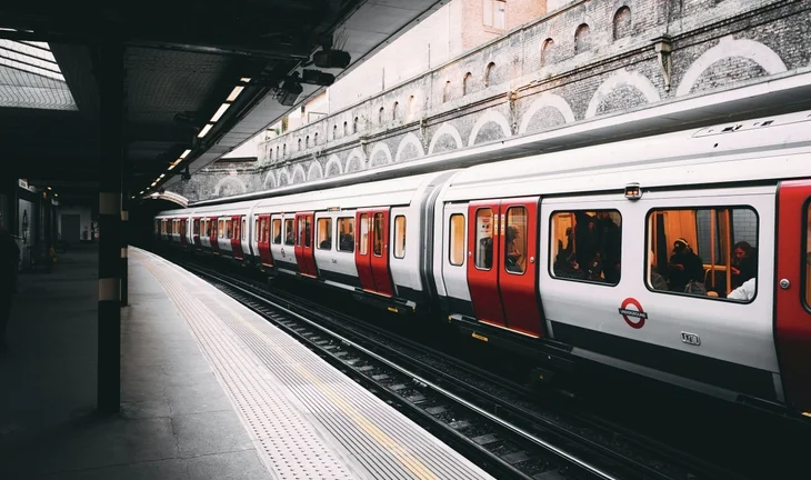 tube train 