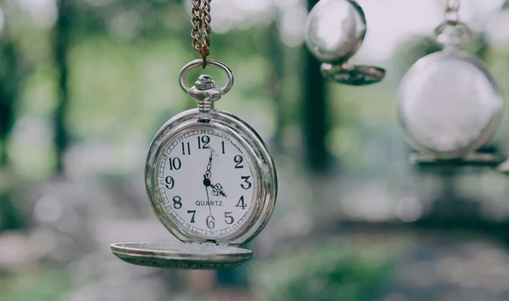 The best time to apply for an investment banking job