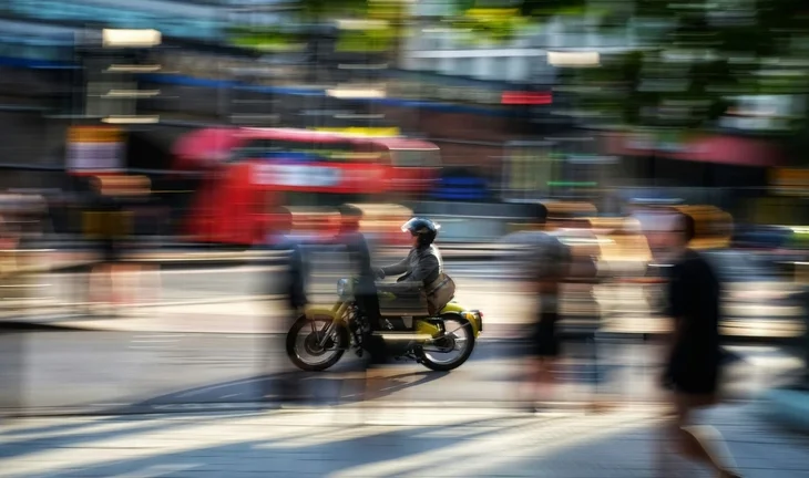 A day in the life of a private equity associate at KKR